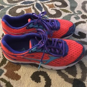 Mizuno running shoes - women’s size 8